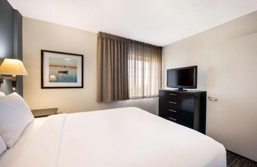 Gateway Hotel | Sonesta Simply Suites Austin The Domain Area