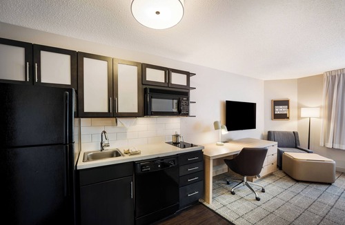 Crestline Heights Hotel | Sonesta Simply Suites Birmingham Hoover