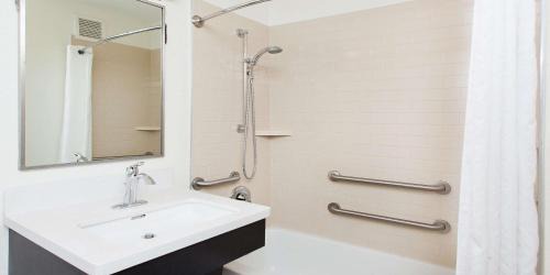 Stafford Hotel | Sonesta Simply Suites Stafford