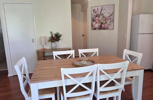 Emerald Beach House | Songbird Cottage