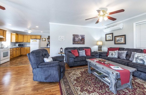 Waco House | Songbird Haven Cozy Country Getaway
