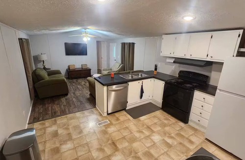 Kuttawa House | Songbird Suite