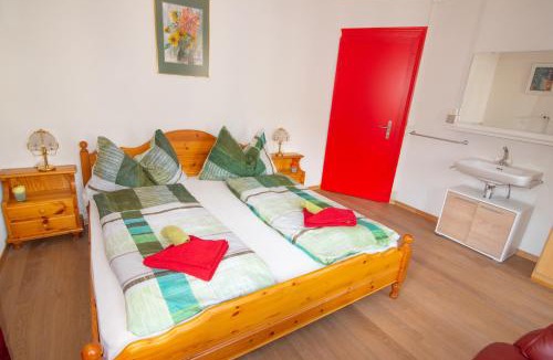 Unterseen Hostel | Sonne Holiday Rooms