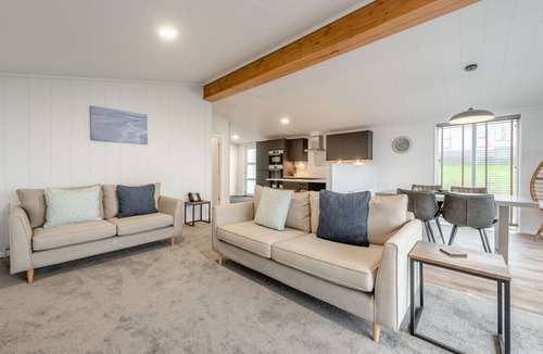 Laugharne Cabin | Sonnet 3 Spa, Laugharne