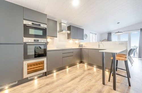 Laugharne Cabin | Sonnet 3 Spa, Laugharne