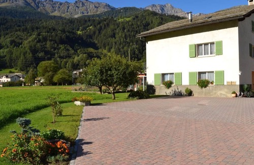 Li Curt Apartment | Sonnige 2.5-Zimmer Wohnung an ruhiger Lage by Interhome