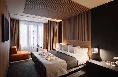 International District Hotel | SonoLux