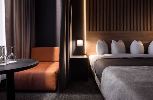 International District Hotel | SonoLux