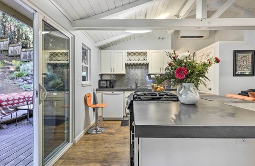 Northwood House | Sonoma County Vacation Home w/Hot Tub!