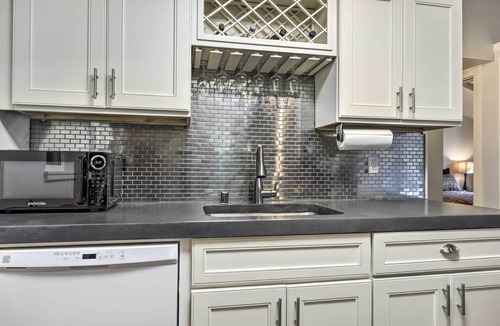 Northwood House | Sonoma County Vacation Home w/Hot Tub!