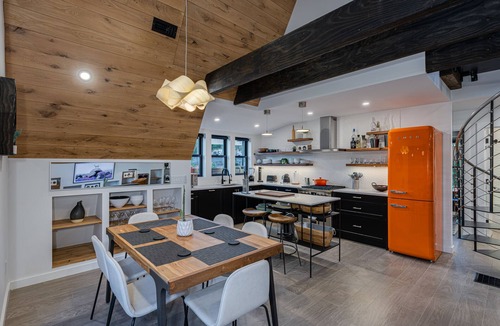 Fetters Hot Springs-Agua Caliente House | Sonoma Valley designer A-frame with pool & bocce!