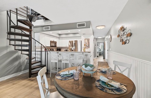 Belleair Beach Condo | Sonrisa 10 | Beachfront Townhome in Belleair Beach