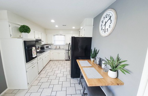 Norman House | Sooner Oasis-Pool, Hot Tub, Arcade, 3 miles to OU!