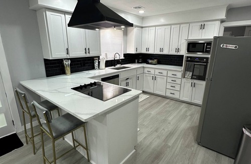 Norman House | Sooner Stay - Modern Norman Retreat 4BR w/Fire Pit & Patio Near OU