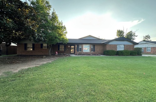 Norman House | Sooner Stay - Modern Norman Retreat 4BR w/Fire Pit & Patio Near OU