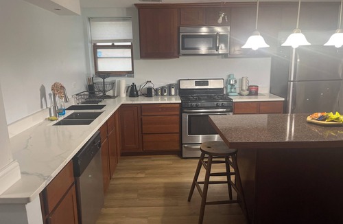 Oak Lawn Apartment | Soothing 1 bedroom apartment with AC in charming Oak Lawn,