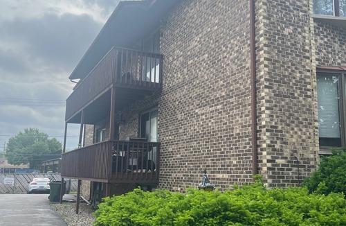 Oak Lawn Apartment | Soothing 1 bedroom apartment with AC in charming Oak Lawn,