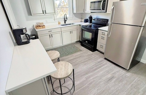 Crewe Apartment | Soothing 2-bedroom apartment with AC in charming Crewe