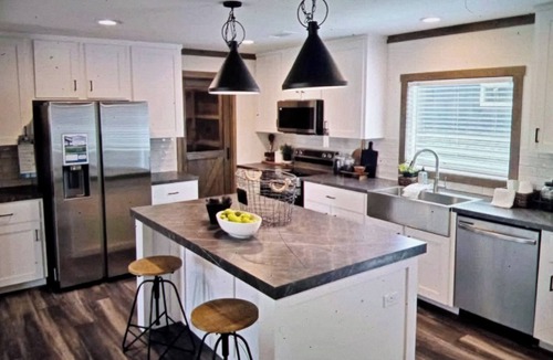 Livingston House | Soothing 2-bedroom house with AC in charming Livingston