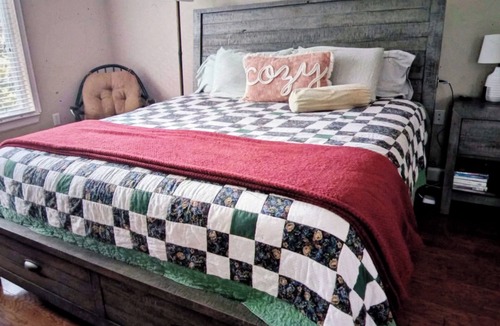 Livingston House | Soothing 2-bedroom house with AC in charming Livingston