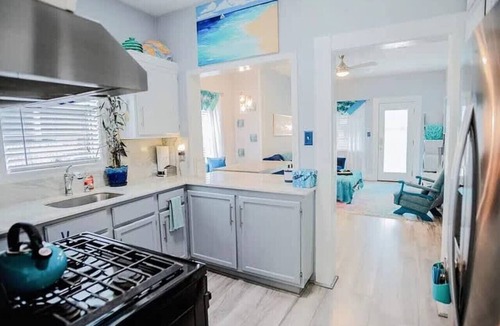 Nederland House | Soothing Blues in Peaceful 2BR/1BA Cottage
