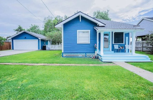 Nederland House | Soothing Blues in Peaceful 2BR/1BA Cottage
