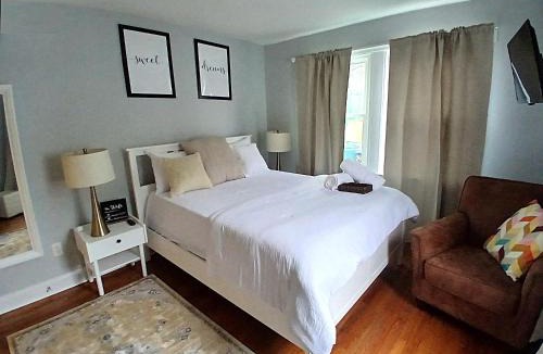 Northeast Bed & Breakfast | Soothing Private Room in Washington DC