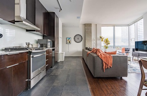 West Bellevue Apartment | Sophari Bellevue Tower Apts