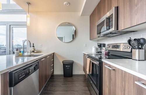 West Bellevue Apartment | Sophari Downtown: Bellevue Apartments