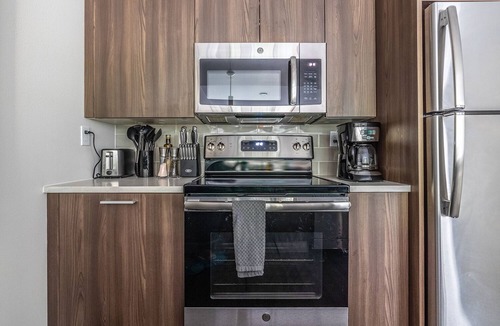 West Bellevue Apartment | Sophari Downtown: Bellevue Apartments
