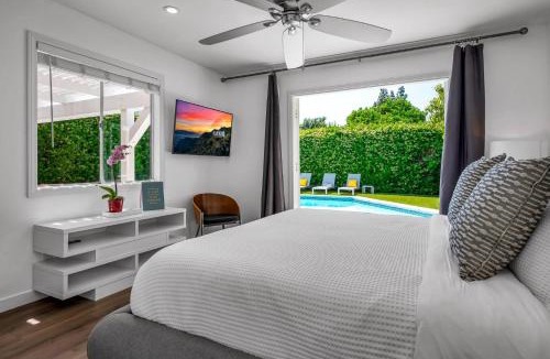 Van Nuys House | Sophia's Oasis