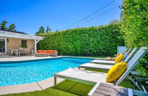 Van Nuys House | Sophia's Oasis