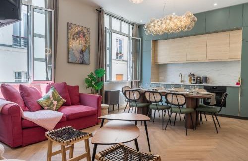 Quinze-Vingts Hotel | Sophie Stay - Le Mucha - King size bed - AC
