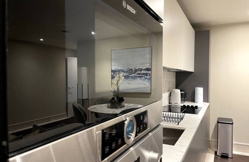 Chigwell Apartment | Sophisticated 1BR, 1 BA Chigwell Designer Flat