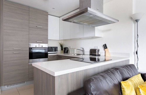 Acton Apartment | Sophisticated 2 Bed Flat with Balcony in Acton