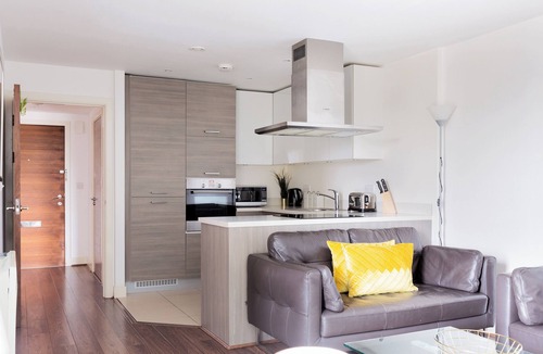 Acton Apartment | Sophisticated 2 Bed Flat with Balcony in Acton