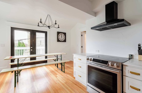 Nob Hill House | Sophisticated 2BR - Prime NW 23rd Location