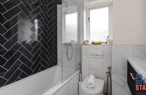 Downham House | Sophisticated 3-BR w. Parking