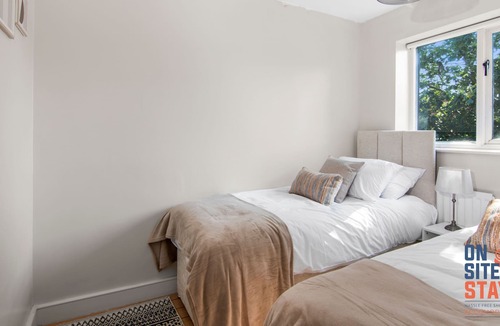 Downham House | Sophisticated 3-BR w. Parking