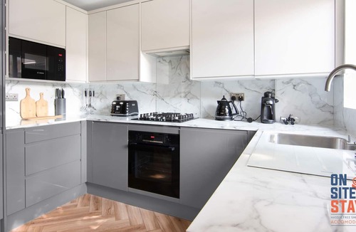 Downham House | Sophisticated 3-BR w. Parking