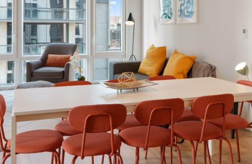 River North Hotel | Sophisticated 4BR Suite - Modern and Luxurious