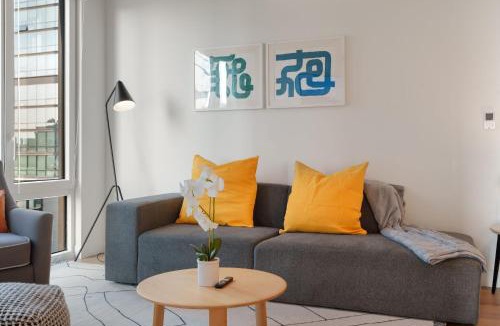 River North Hotel | Sophisticated 4BR Suite - Modern and Luxurious