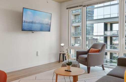 River North Hotel | Sophisticated 4BR Suite - Modern and Luxurious