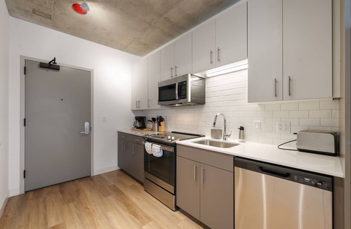 River North Hotel | Sophisticated 4BR Suite - Walk to Shops, Dining & Transit