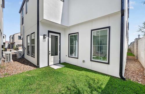 Houston Villa | Sophisticated Home Office Galleria & NRG