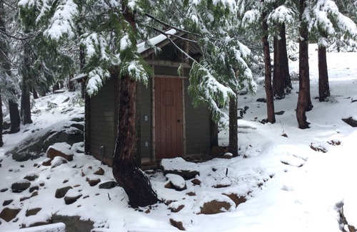 Strawberry House | Sophisticated Home. Stainless Kitchen to Cedar Sauna. Tesla Charger. Relax!