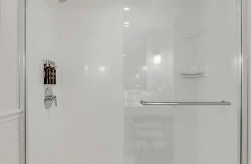 Bay Village Hotel | Sophisticated Hotel w/Lively Rooftop Scenes - Boston's High Life Experience