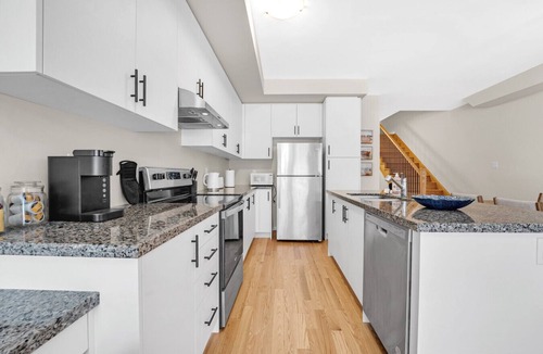 Burlington Villa | Sophisticated Modern Living