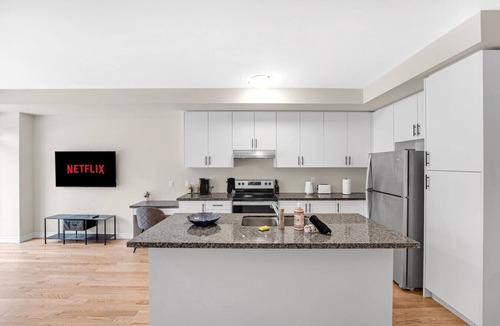 Burlington Villa | Sophisticated Modern Living