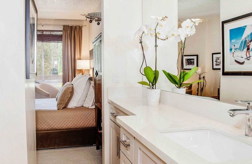 Norma Triangle Condo | Sophisticated one bedroom Pied a Terre in West Hollywood's Norma Triangle